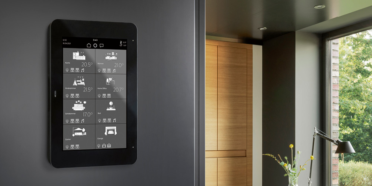 JUNG Smart Panel 8 bei Lim Prüftechnik GmbH in Griesheim